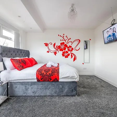 Homestay *ra75l* For Your Most Relaxed & Cosy + Free Parking + Free Fast Wifi * *